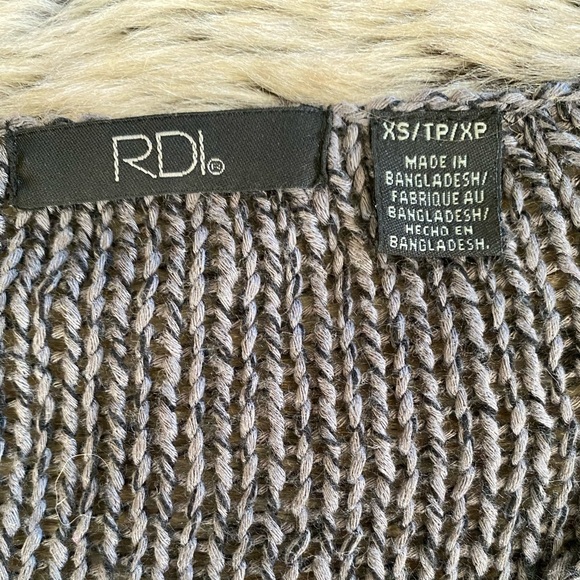 RDI mixed stitch knit v-neck sweater - Picture 5 of 13